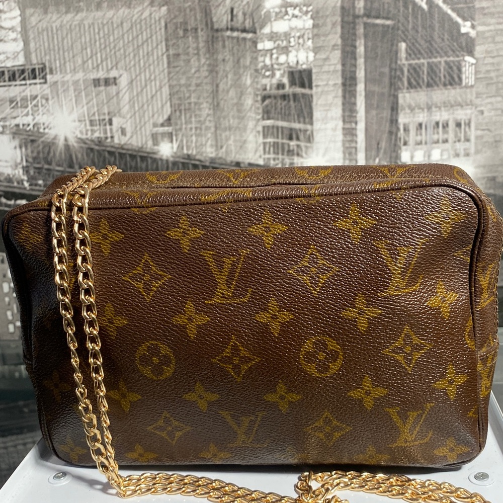Authentic Louis Vuitton Vintage Monogram Cosmetic Bag - Picture 3 of 15